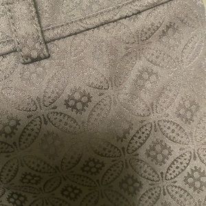 Ann Taylor brown capri pant. Excellent condition.